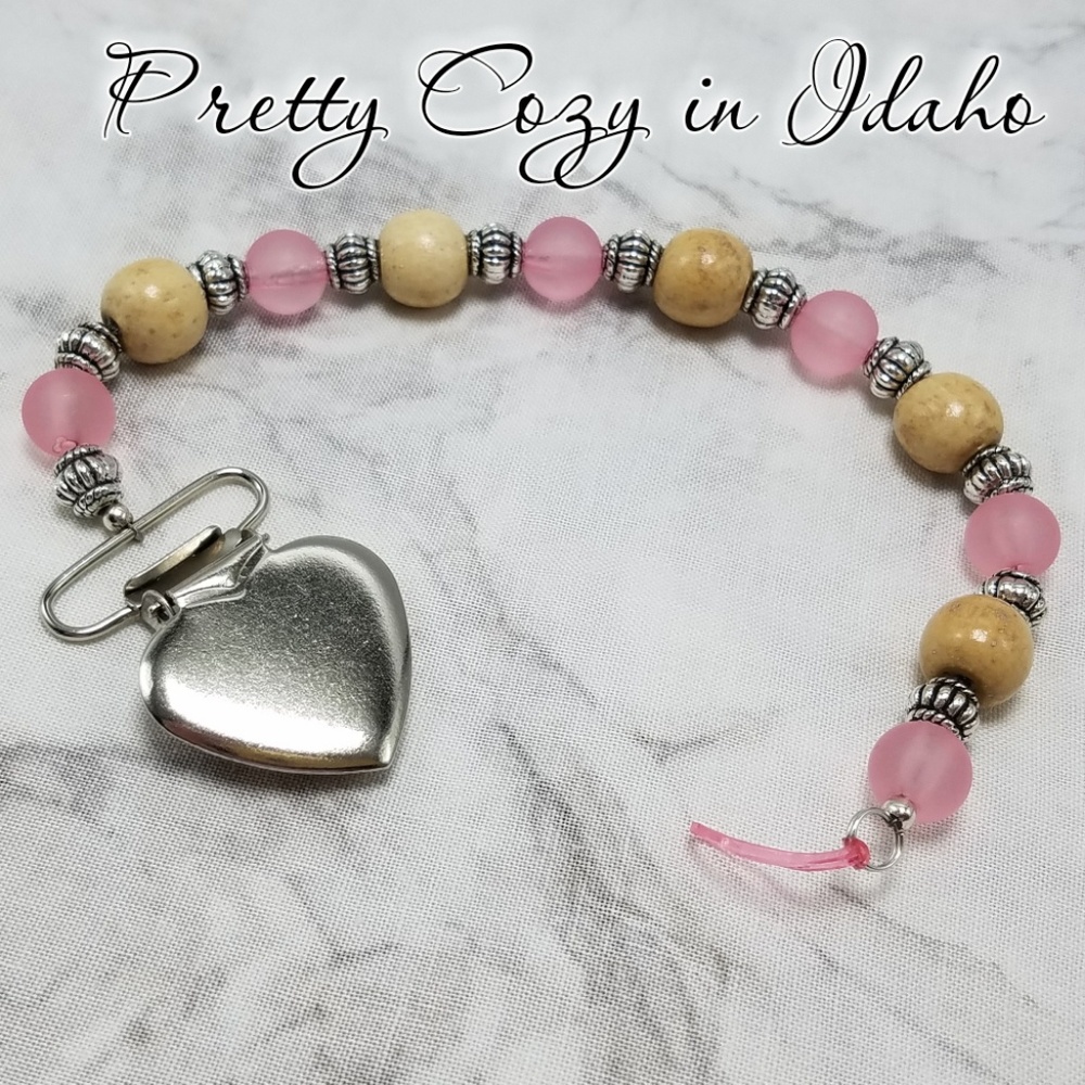 Pacifier clips